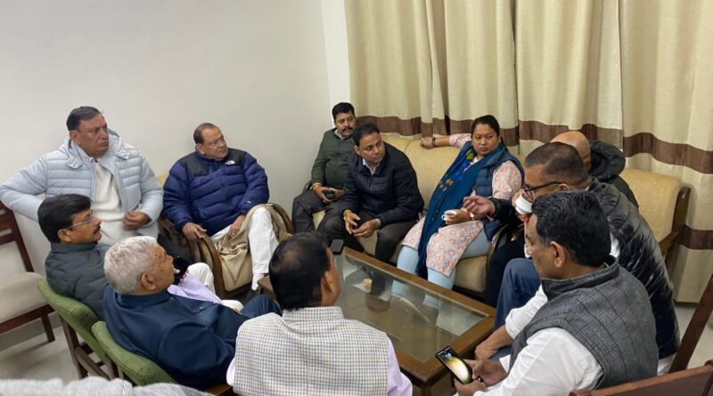 गैरसैंण विधानसभा में सत्र से पूर्व नेता प्रतिपक्ष यशपाल आर्य ने की बैठक