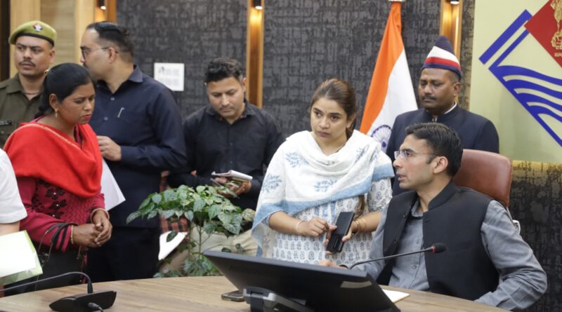 पुत्रवधु द्वारा प्रताड़ित बुजुर्ग दम्पति; डीएम ने दर्ज कराया भरणपोषण एक्ट वाद; फैसला जल्द