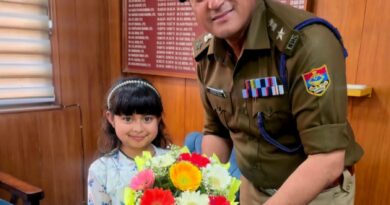 जब एसएसपी देहरादून से मिलने पहुँची उनकी एक नन्ही प्रशंसक