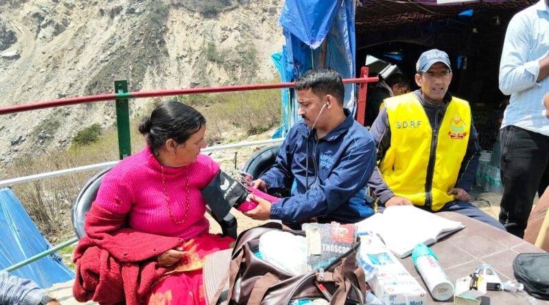 श्री केदारनाथ यात्रा मार्ग पर SDRF दे रहा श्रद्धालुओं चिकित्सा सुविधा