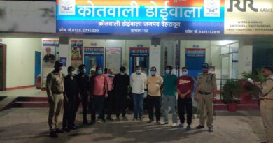 शराबियों की बारात लेकर फिर थाने पहुँची दून पुलिस की बस सेवा