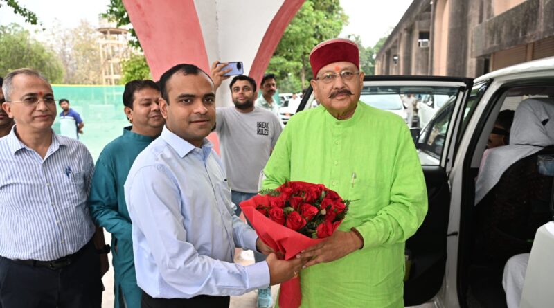 जनपद प्रभारी मंत्री सतपाल महाराज की अध्यक्षता में आयोजित की गई जिला योजना समिति की बैठक