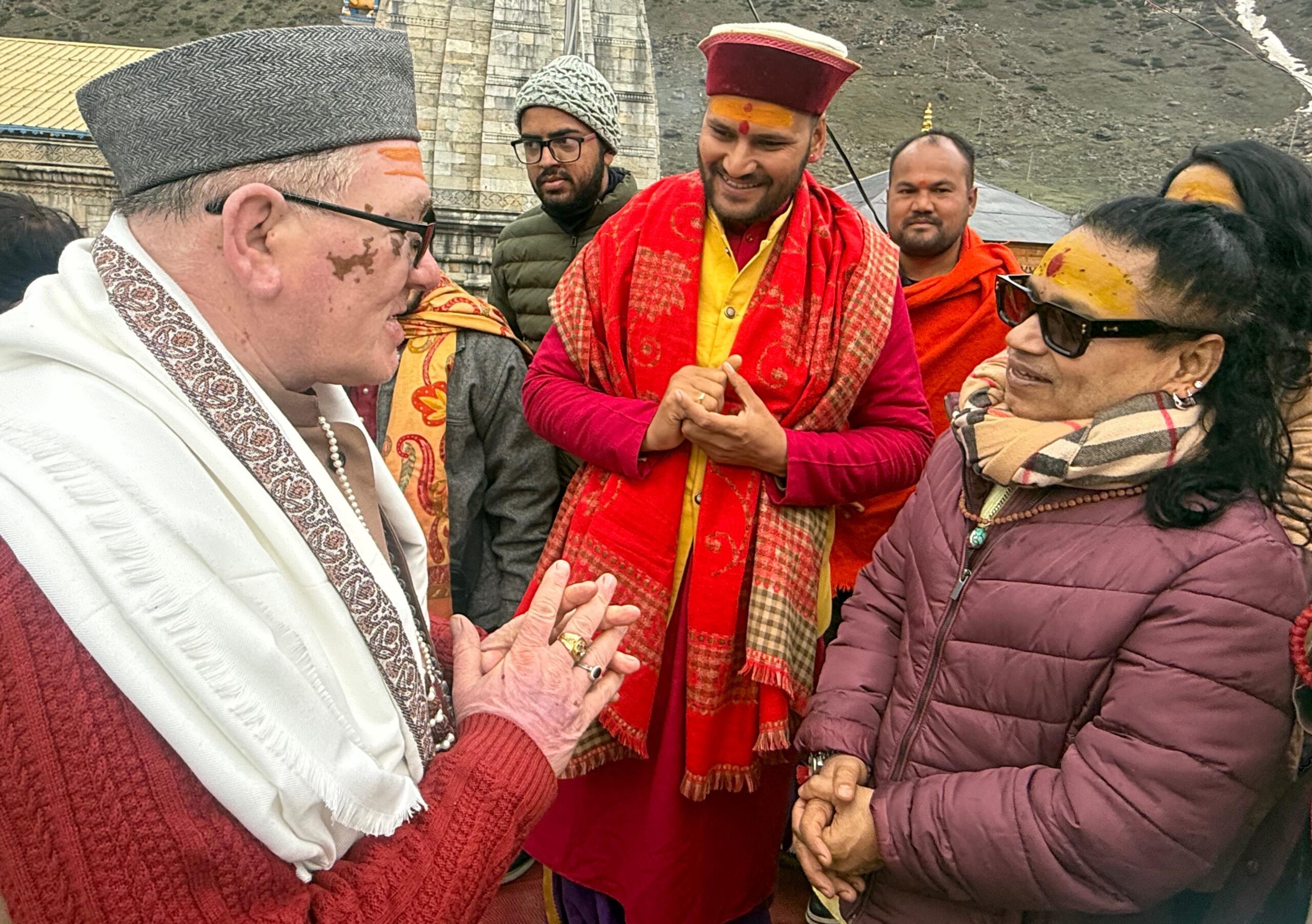 श्री केदारनाथ धाम दर्शन‌ को पहुंचे सूफी गायक कैलाश खेर, मंदिर समिति ने किया स्वागत