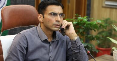जल संयोजन पाईप कई माह से क्षतिग्रस्त; विभाग की लापरवाही व अनियमितता पर डीएम ने लिया एक्शन