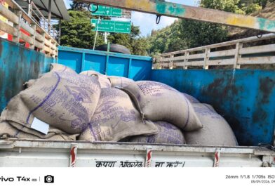औचक निरीक्षण में सरकारी राशन परिवहन में अनियमितता पकड़ी गई