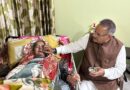 कैबिनेट मंत्री गणेश जोशी ने मातृदिवस पर लिया माँ का आशीर्वाद