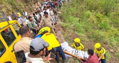 120 मीटर गहरी खाई में गिरी जेसीबी, SDRF ने चलाया रेस्क्यू अभियान