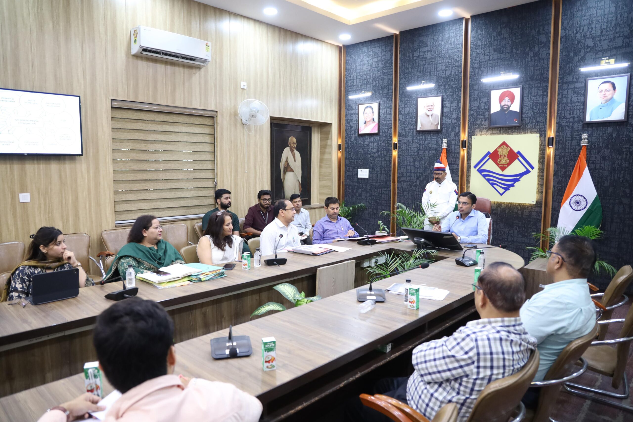डेंगू रोकथाम को लेकर प्रशासन अलर्ट, डीएम ने ली अधिकारियों की बैठक
