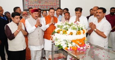 मुख्यमंत्री पुष्कर सिंह धामी ने स्वर्गीय मेजर जनरल भुवन चंद्र खण्डूरी को अर्पित की भावभीनी श्रद्धांजलि