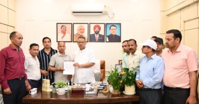 जैविक परिषद कर्मचारी संगठन ने कृषि मंत्री गणेश जोशी को सौंपा ज्ञापन