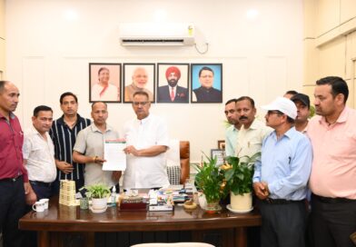 जैविक परिषद कर्मचारी संगठन ने कृषि मंत्री गणेश जोशी को सौंपा ज्ञापन