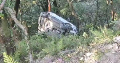 मसूरी में अनियंत्रित होकर खाई में गिरी मारुति सिलेरियो कार, पुलिस ने चलाया रेस्क्यू अभियान