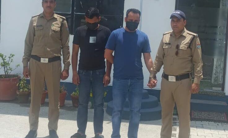 युवक के साथ मार-पीट कर उसे गंभीर रूप से घायल करने वाले 02 अभियुक्तों को दून पुलिस ने किया गिरफ्तार