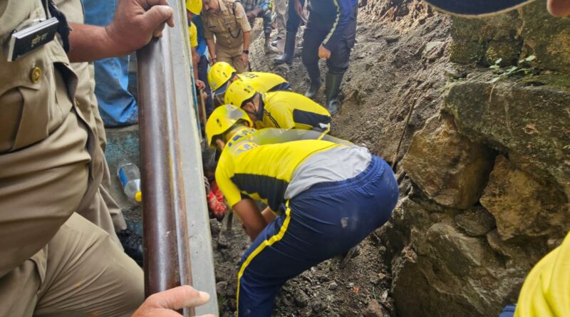 राजपुर क्षेत्र में दीवार गिरने की घटना, SDRF की तत्परता से महिला की बची जान