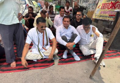 देहरादून में टूटी सड़के दुर्घटनाओं का कारण, सौंपा ज्ञापन – एडवोकेट विनोद कुमार