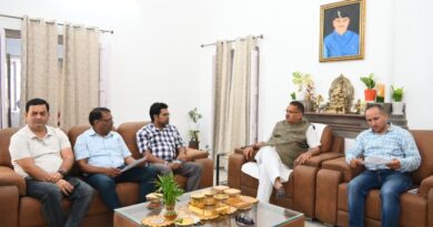 कैबिनेट मंत्री गणेश जोशी ने क्षतिग्रस्त सड़कों को ठीक करने के अधिकारियों को दिए निर्देश