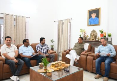 कैबिनेट मंत्री गणेश जोशी ने क्षतिग्रस्त सड़कों को ठीक करने के अधिकारियों को दिए निर्देश