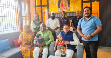 मुख्यमंत्री पुष्कर सिंह धामी ने विधायक अरविंद पांडेय के आवास पहुंचकर परिजनों से की भेंट