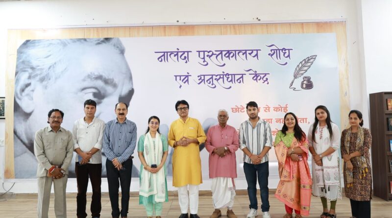 लेखक गांव की भव्यता मेरी कल्पना से परे है: कुलपति प्रो. विजय मोहन तिवारी