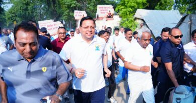 मुख्यमंत्री पुष्कर सिंह धामी पुलिस लाइन में आयोजित योगा कार्यक्रम में हुए शामिल