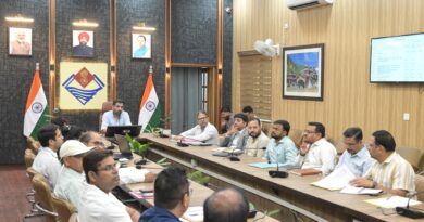 त्रिवेणी घाट से गंगा कॉरिडोर तक: अर्द्धकुंभ-2027 की परियोजनाओं पर डीएम ने की विस्तृत समीक्षा