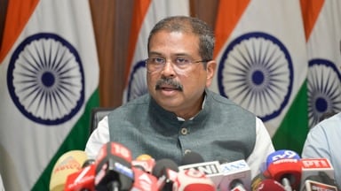 छात्रों की मांग पर केंद्रीय शिक्षा मंत्री धर्मेंद्र प्रधान ने इस्तीफा दिया