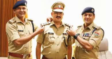 एसएसपी देहरादून ने पदोन्नत पुलिस अधिकारियों को पदोन्नति पद के अलंकरण से किया अलंकृत