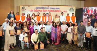 मुख्यमंत्री धामी ने डॉक्टर्स डे पर चिकित्सकों को बताया “देवभूमि के आरोग्य प्रहरी”, सेवा भावना को किया नमन