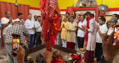 सीएम धामी ने पाँच वर्ष पूर्ण होने के अवसर पर काशी विश्वनाथ मंदिर में विशेष पूजा-अर्चना