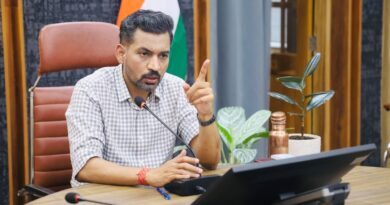 दिव्यांग सुनील चन्द्र को डीएम दून की संवेदनशीलता से मिला सरकारी योजना का लाभ