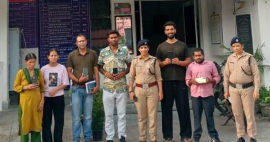खोये मोबाइलों को वापस लौटाकर दून पुलिस ने बिखेरी चेहरों पर मुस्कान