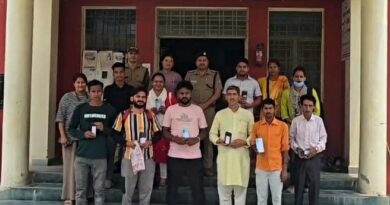 एसएसपी दून के नेतृत्व में आमजन की सहायता को सदैव तत्पर दून पुलिस, लौटाए खोये मोबाइल फोन