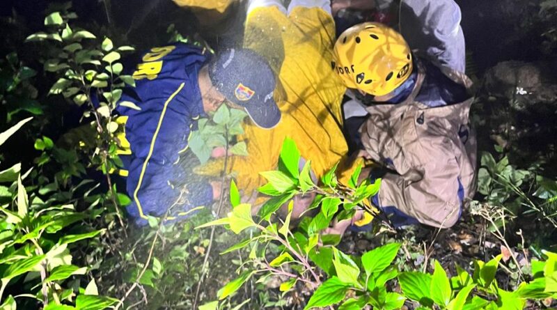 भवाली-रामगढ़ मार्ग पर खाई में गिरी कार से दंपति का एसडीआरएफ ने किया सफल रेस्क्यू
