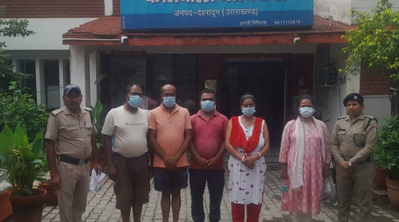 सार्वजनिक स्थान पर मार पीट कर शांति व्यवस्था भंग करने वाले 05 व्यक्तियों को दून पुलिस ने किया गिरफ्तार