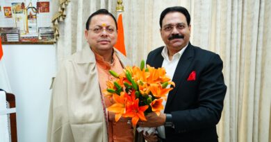 राज्य पिछड़ा वर्ग उपाध्यक्ष अशोक वर्मा ने मुख्यमंत्री पुष्कर सिंह धामी से की शिष्टाचार भेंट