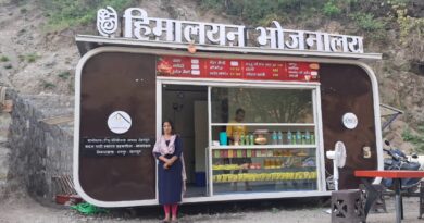जिला प्रशासन की पहल से पर्यटकों और यात्रियों को मिल रहा पहाड़ी स्वाद