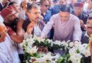सीएम धामी ने पूर्व कैबिनेट मंत्री स्व. हीरा सिंह बिष्ट के पार्थिव शरीर पर पुष्पचक्र अर्पित किया