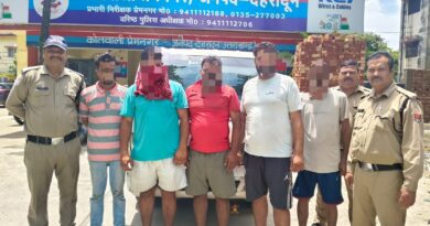 सार्वजनिक स्थान पर हुड़दंग करने वालो को देहरादून पुलिस ने पढ़ाया कानून का पाठ