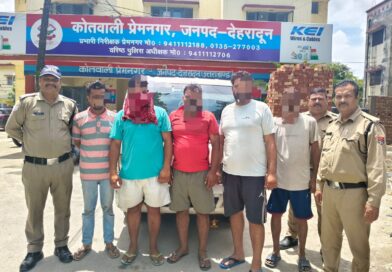 सार्वजनिक स्थान पर हुड़दंग करने वालो को देहरादून पुलिस ने पढ़ाया कानून का पाठ