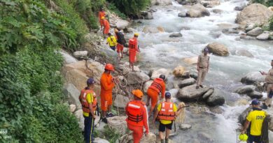 भागीरथी नदी में बहे बालक की तलाश में SDRF उत्तराखंड