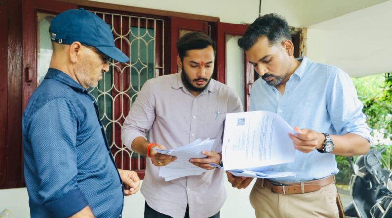 मतदाता सूची पुनरीक्षण की जमीनी पड़ताल को ग्राउंड जीरो पर उतरे डीएम देहरादून 