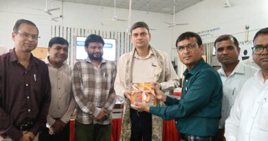 रुड़की पुस्तक प्रदर्शनी में पहुंचे जिले के वरिष्ठ अधिकारी 