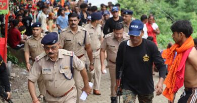 धूप, चढ़ाई और 10 KM का पैदल सफर… श्रद्धालुओं की सुरक्षा के लिए SSP पौड़ी ने किया जमीनी निरीक्षण