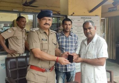 खोये मोबाइलों को वापस लौटाकर दून पुलिस ने बिखेरी चेहरों पर मुस्कान