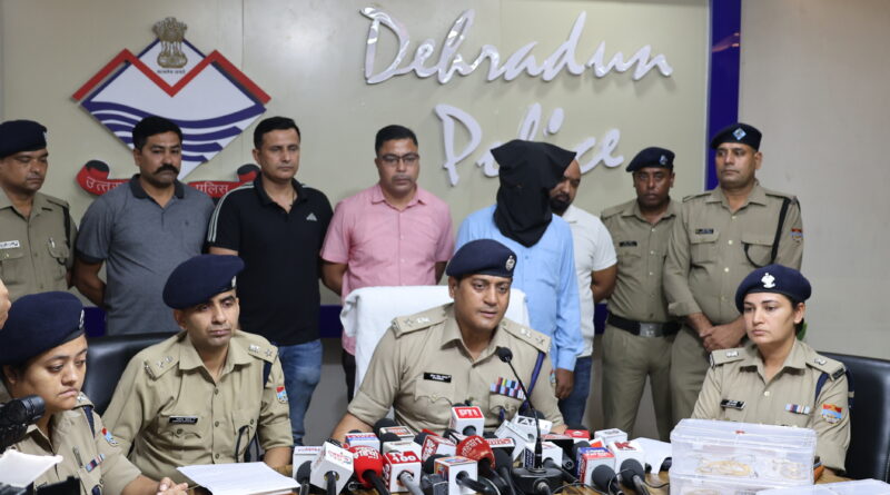 एम्स ऋषिकेश में हुयी लाखों रुपये की चोरी का दून पुलिस ने किया सफल अनावरण