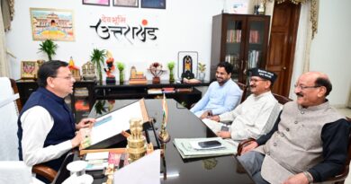 मुख्यमंत्री पुष्कर सिंह धामी से स्वास्थ्य मंत्री सुबोध उनियाल एवं विधायक किशोर उपाध्याय ने की भेंट
