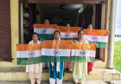 समूह की महिलाओं द्वारा बनाया गया तिरंगा हर घर लहराएगा