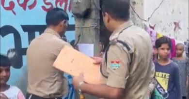 ढोल- नगाड़ो के साथ अपराधियों की पोल खोलती दून पुलिस