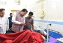 घायल श्रमिकों से मिले मुख्यमंत्री, जिला अस्पताल में जाना कुशलक्षेम