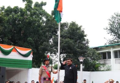 मुख्य सचिव आनंद वर्धन ने किया ध्वजारोहण